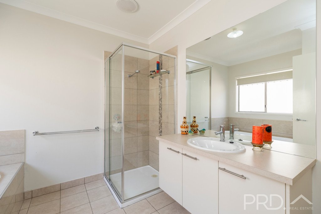 53 Jeffrey Circuit TUMUT 13