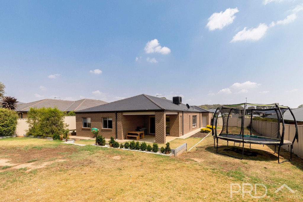 53 Jeffrey Circuit TUMUT 14