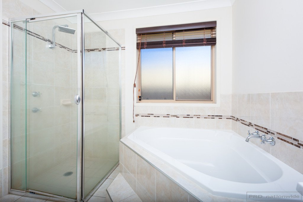 53 Jenna Drive RAWORTH 18