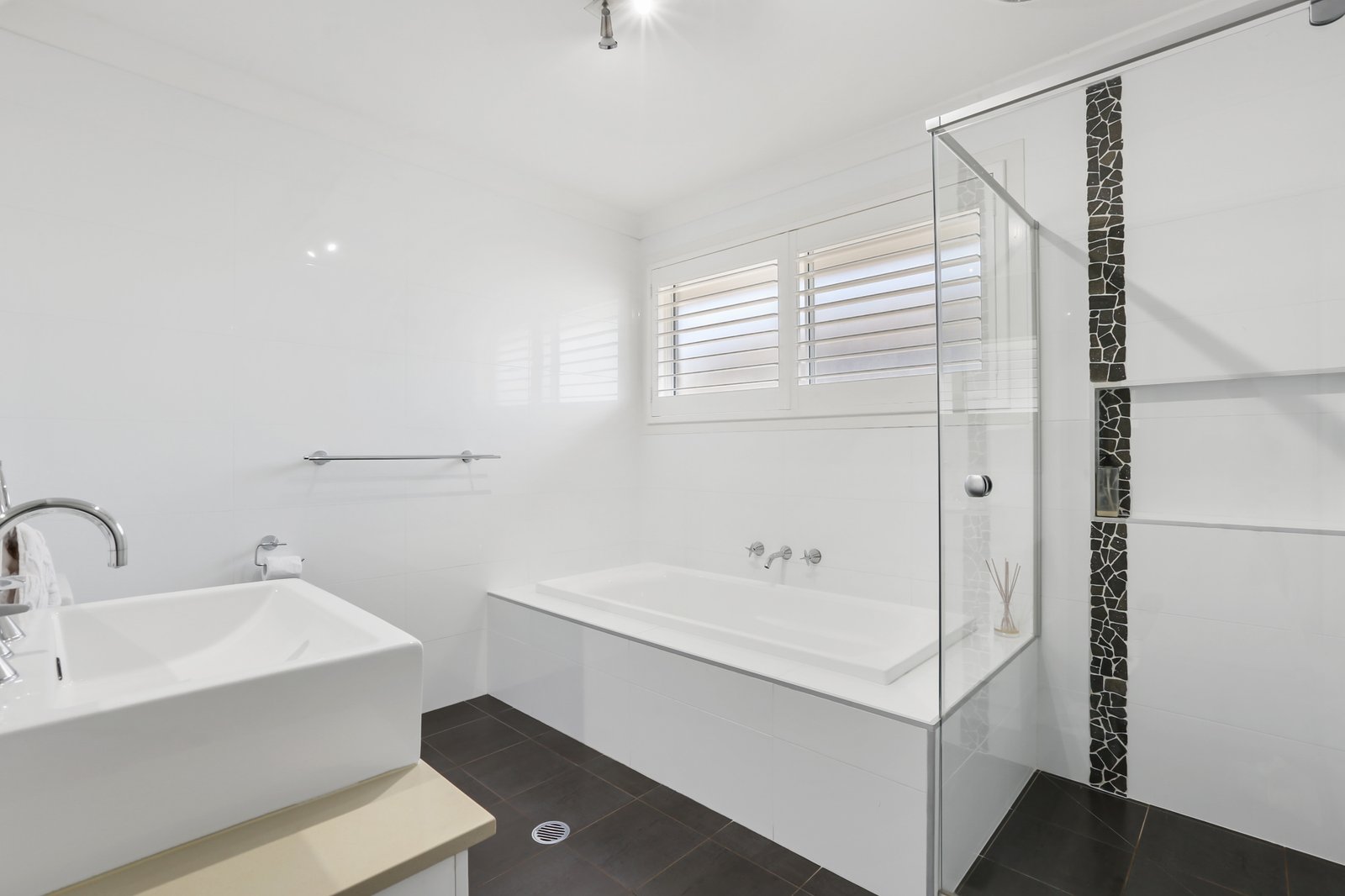 53 Morson Avenue HORSLEY 9