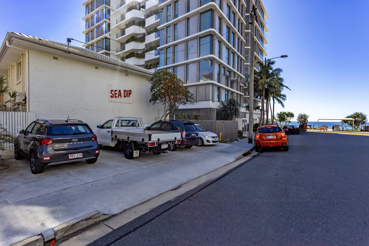 5/3 Nineteenth Avenue PALM BEACH 15
