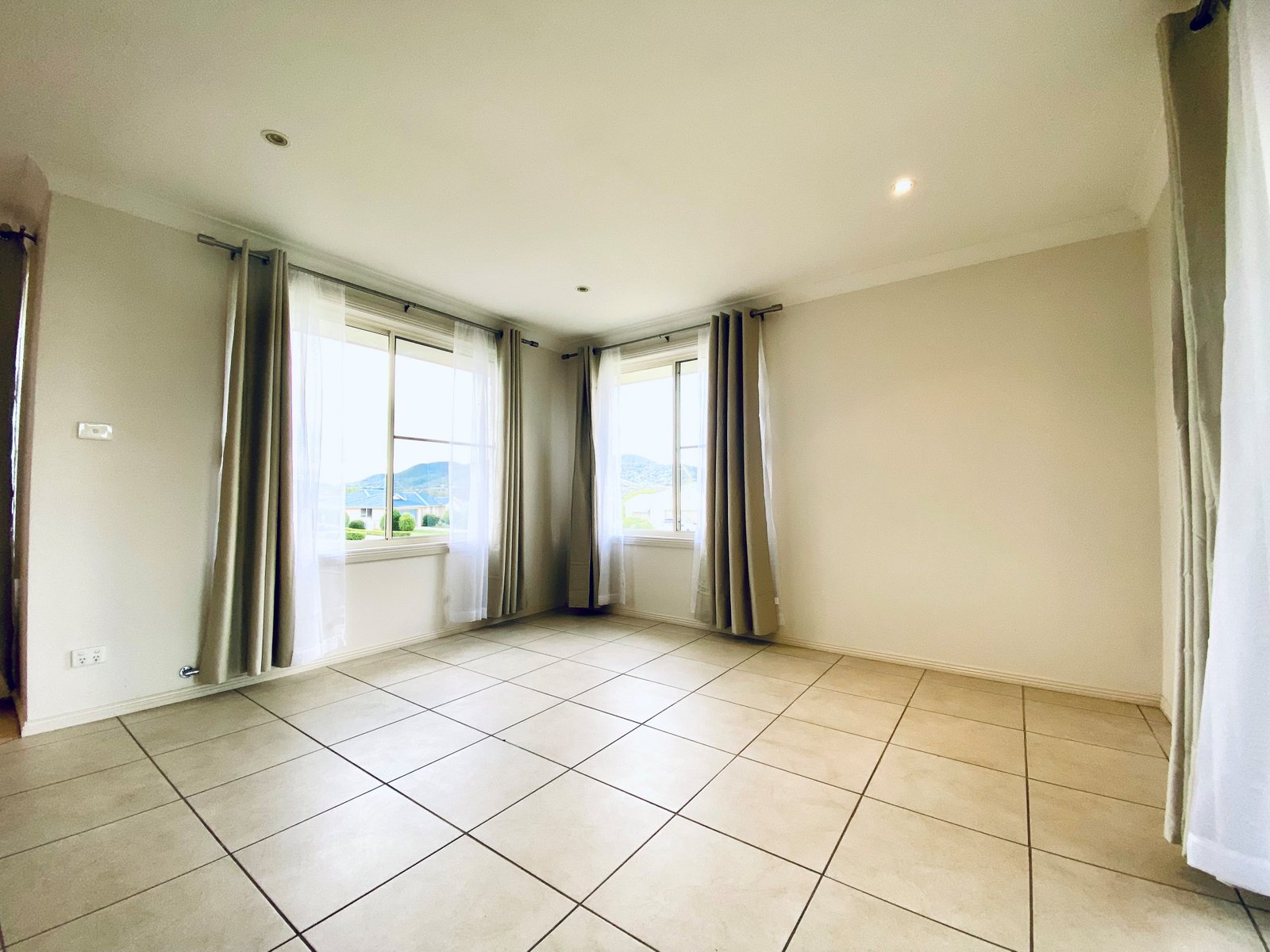 53 Peregrine Avenue CALALA 10