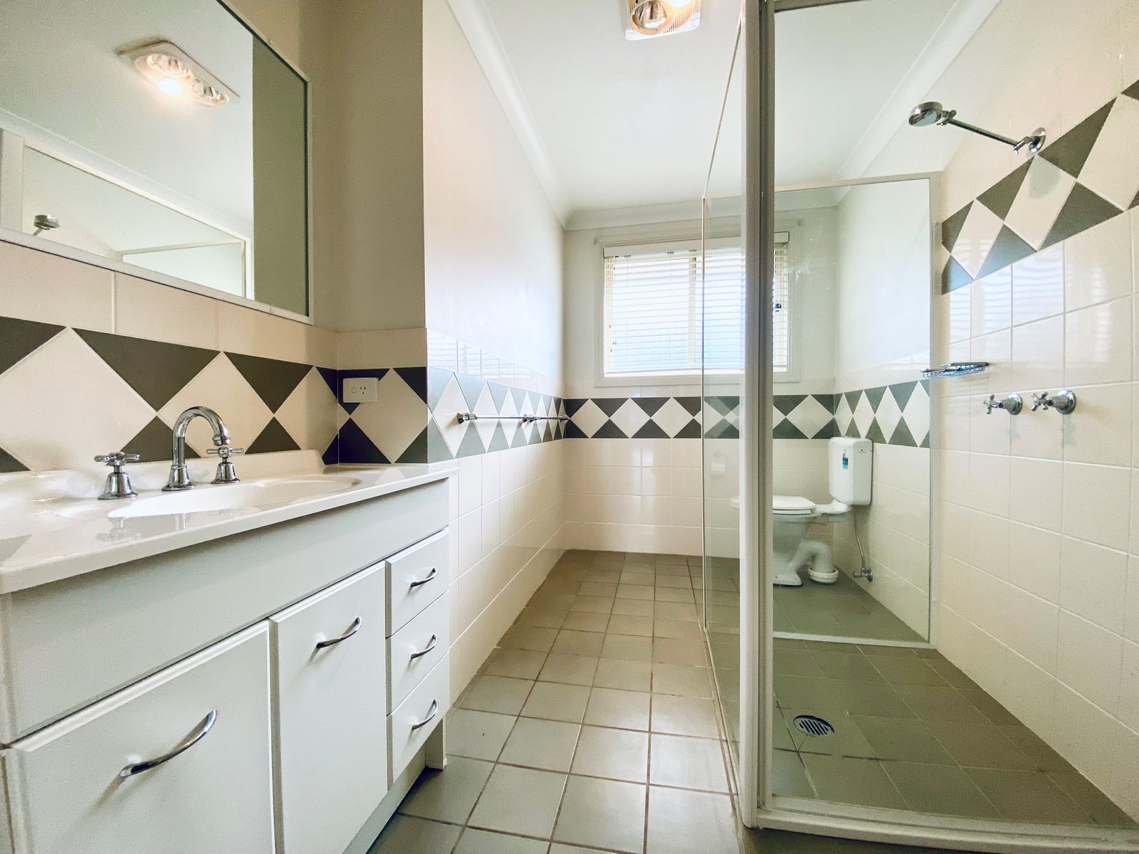 53 Peregrine Avenue CALALA 15