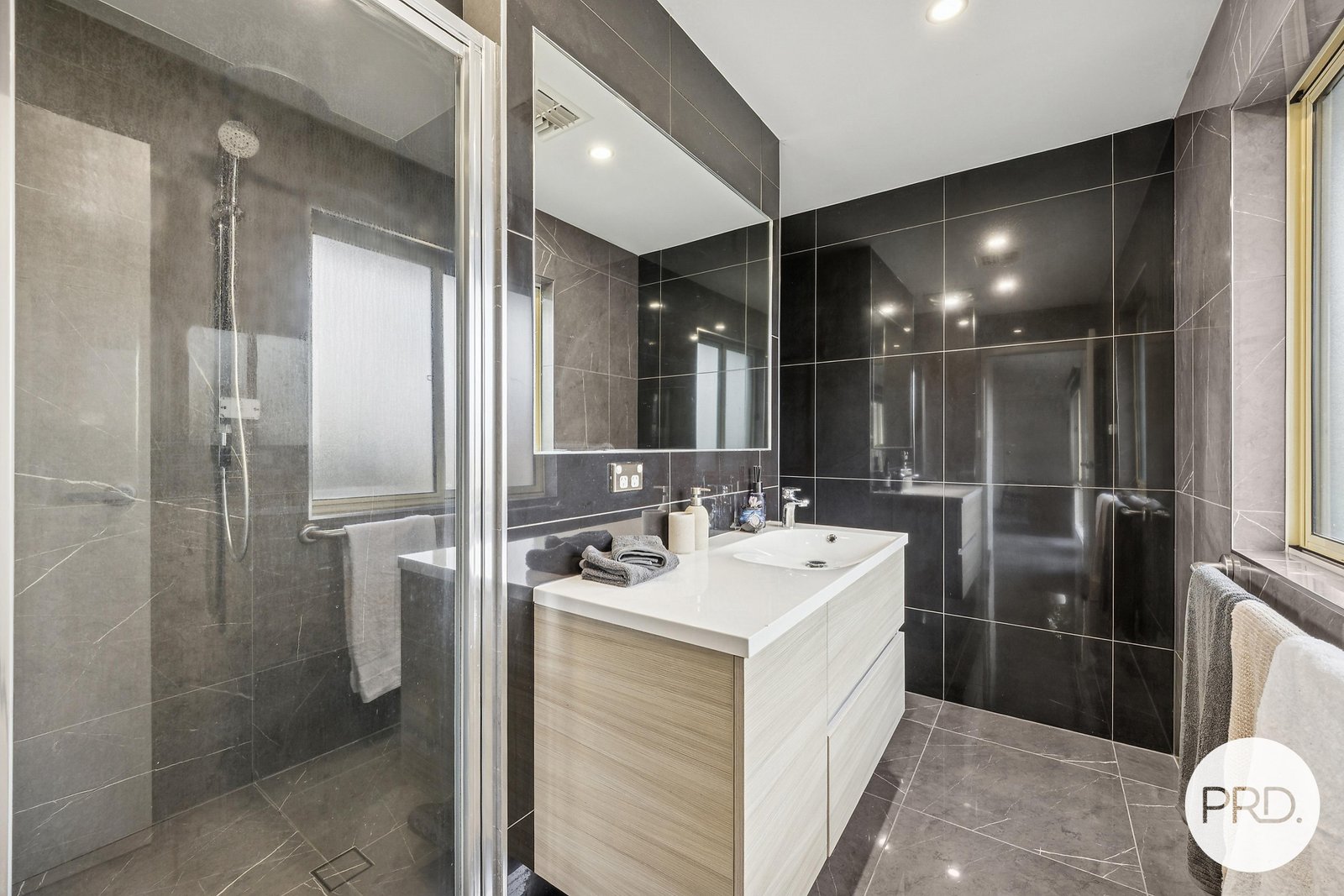 53 Proserpine Circuit AMAROO 18