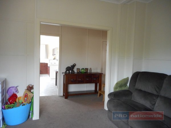 53 Simpson Street TUMUT 16