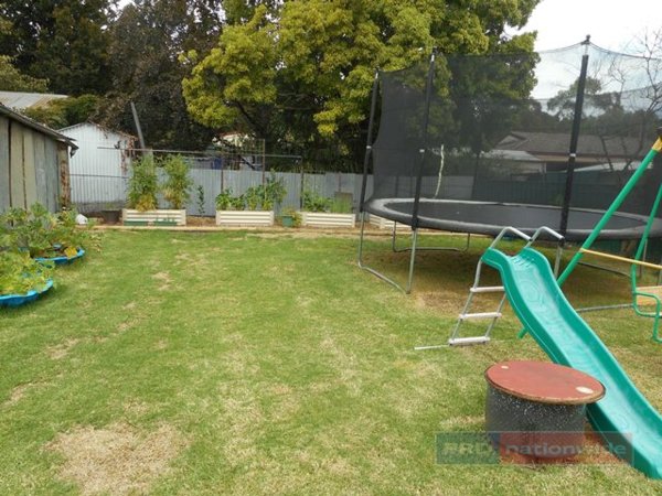 53 Simpson Street TUMUT 18