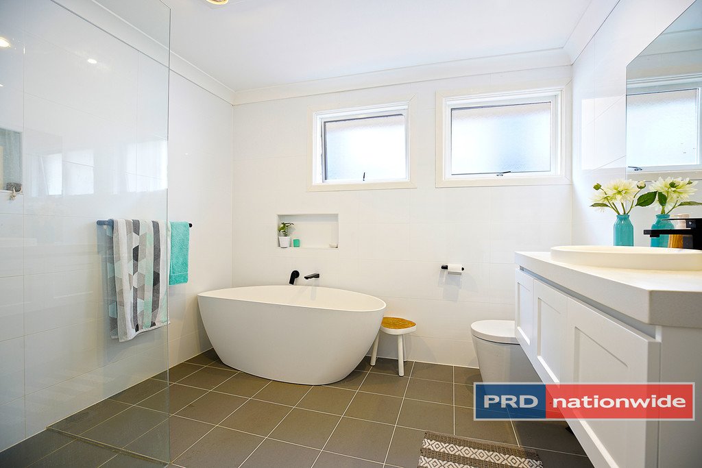 53 Summerfield Circuit CAMBRIDGE GARDENS 3