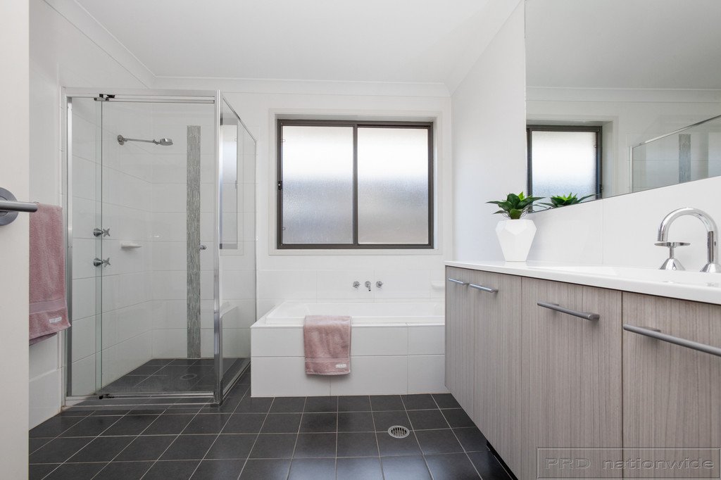 53 Whitburn St  GRETA 8