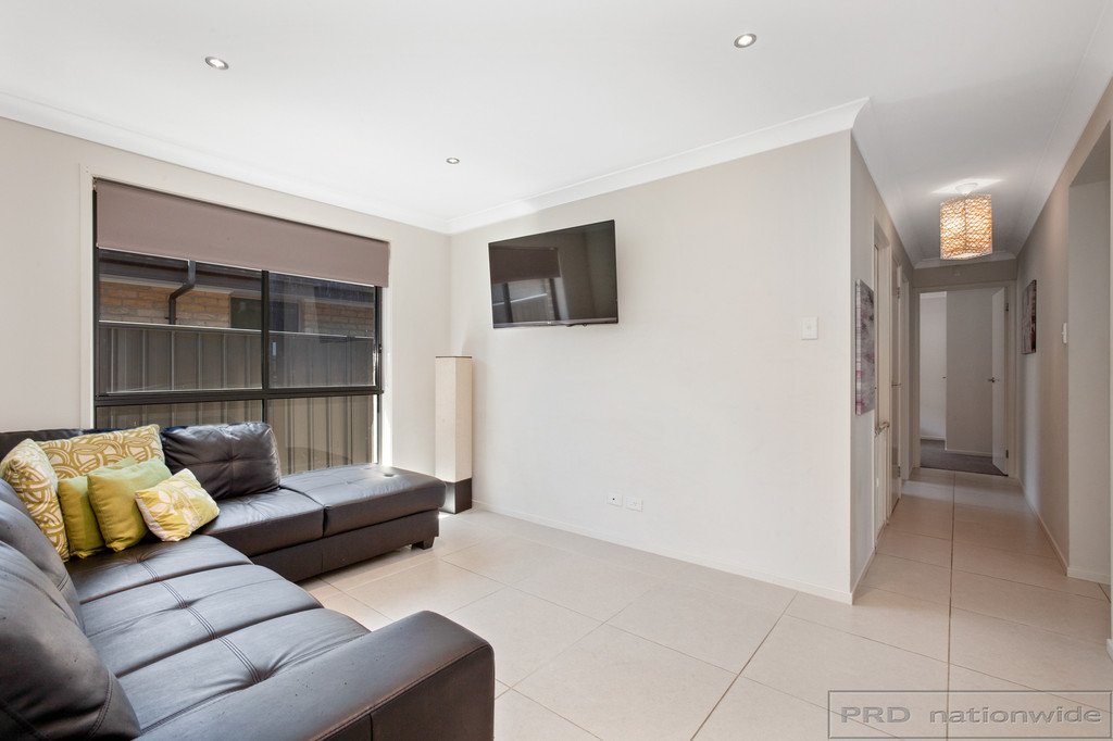 53 Whitburn St  GRETA 13