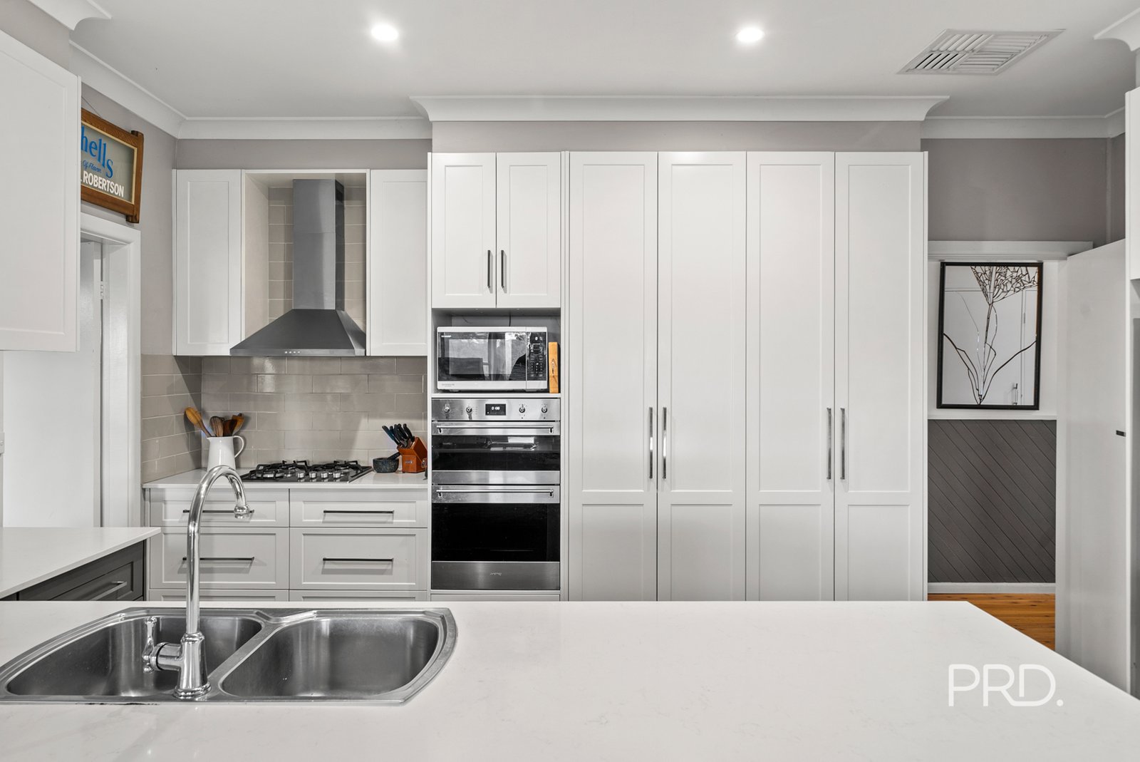 531 Kooringal Road LAKE ALBERT 9