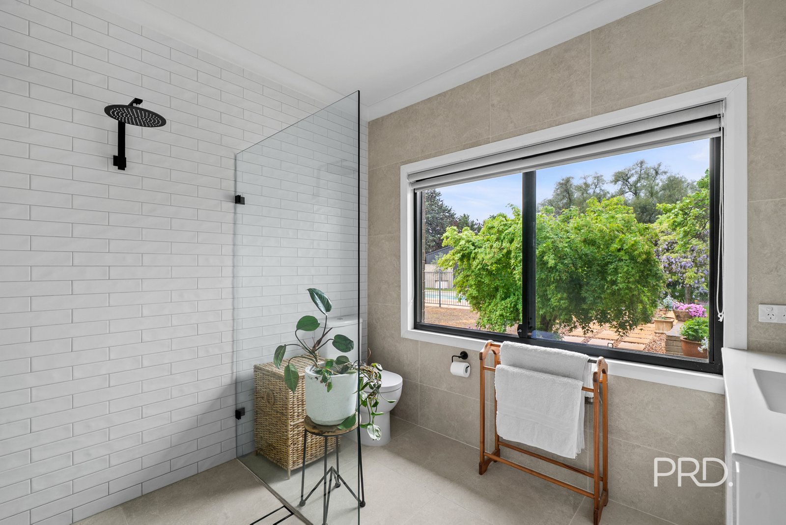 531 Kooringal Road LAKE ALBERT 17