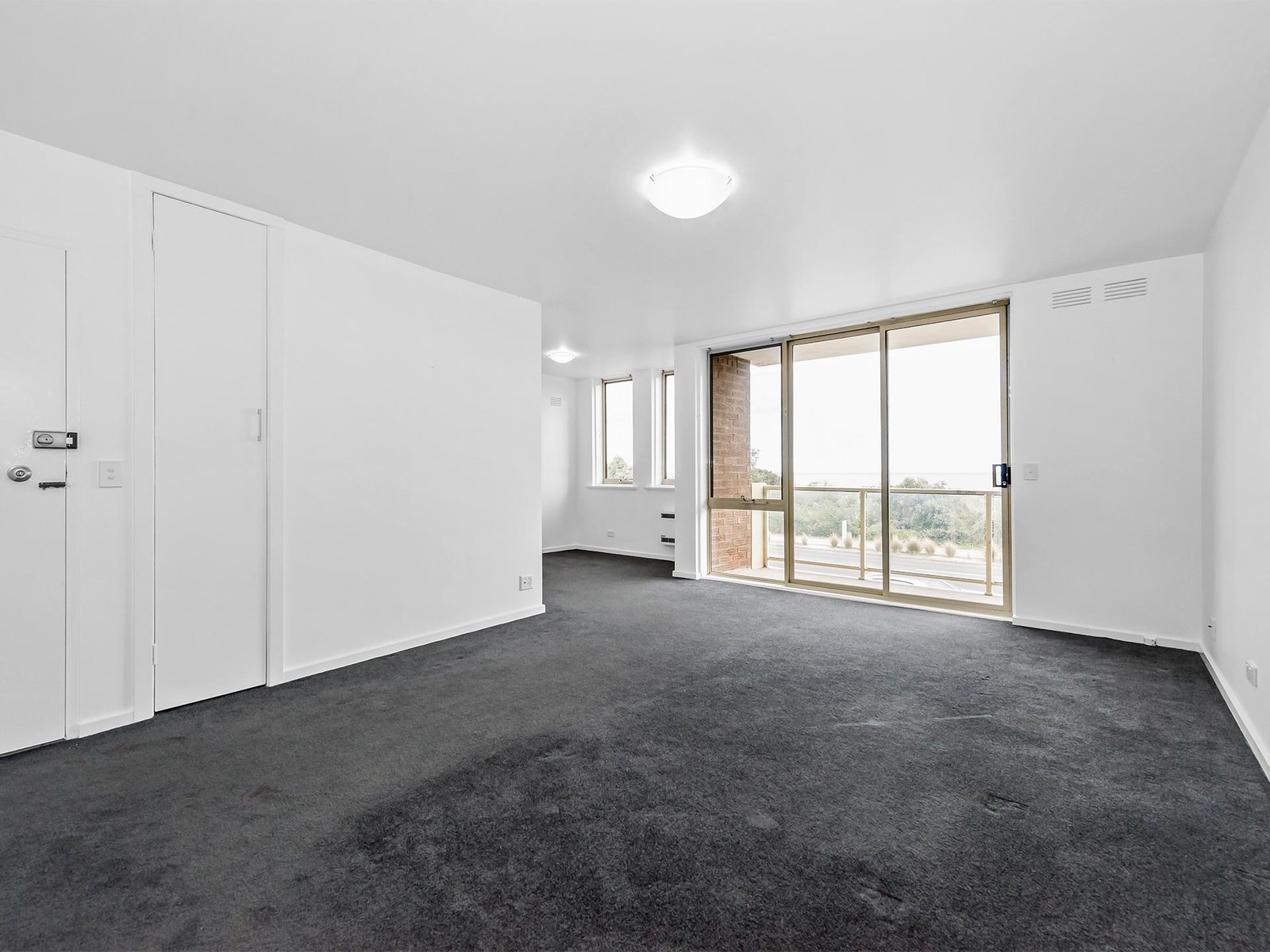 Gallery: 5/310 Beach Road