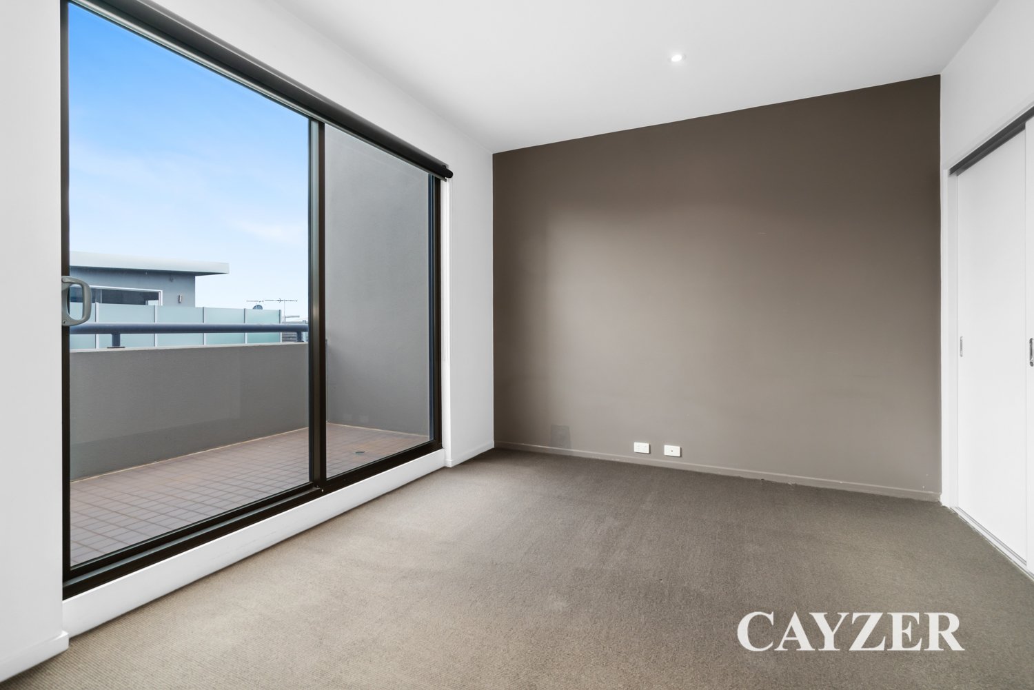 Gallery: 53/174 Esplanade East