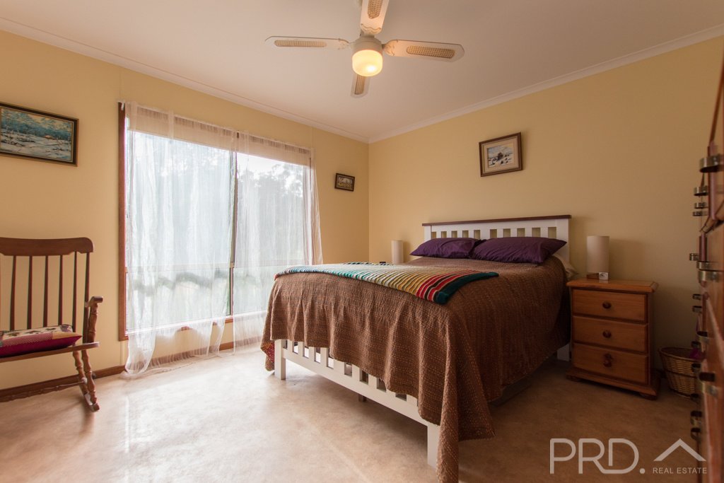 532 Grahamstown Road ADELONG 9