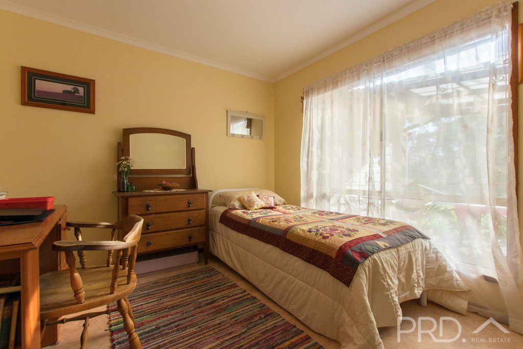 532 Grahamstown Road ADELONG 10