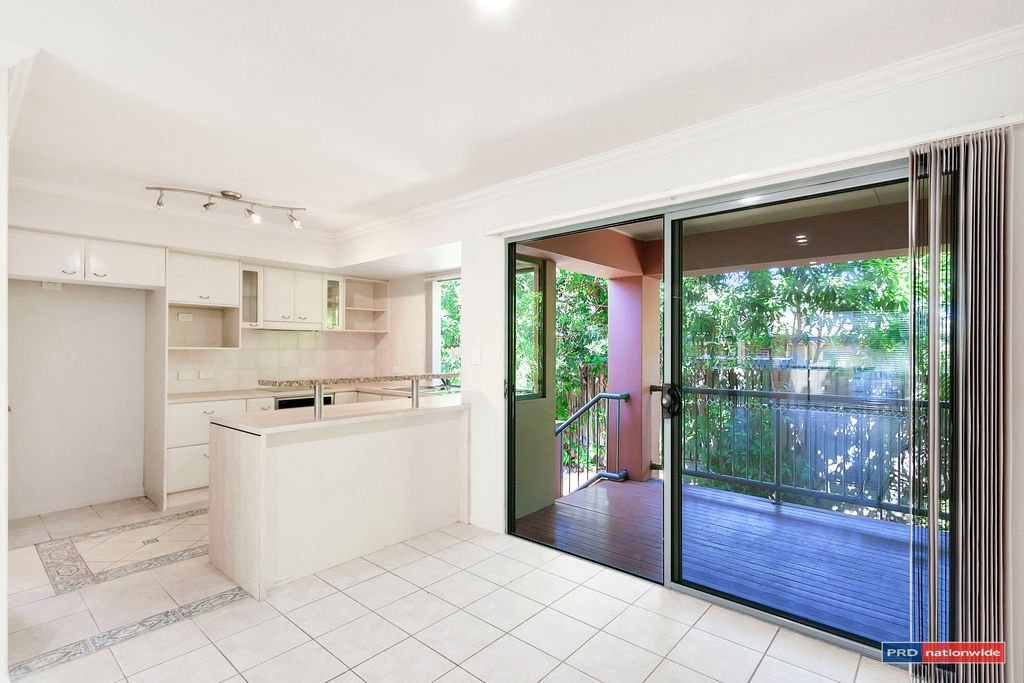 53/20 Fairway Drive CLEAR ISLAND WATERS 2