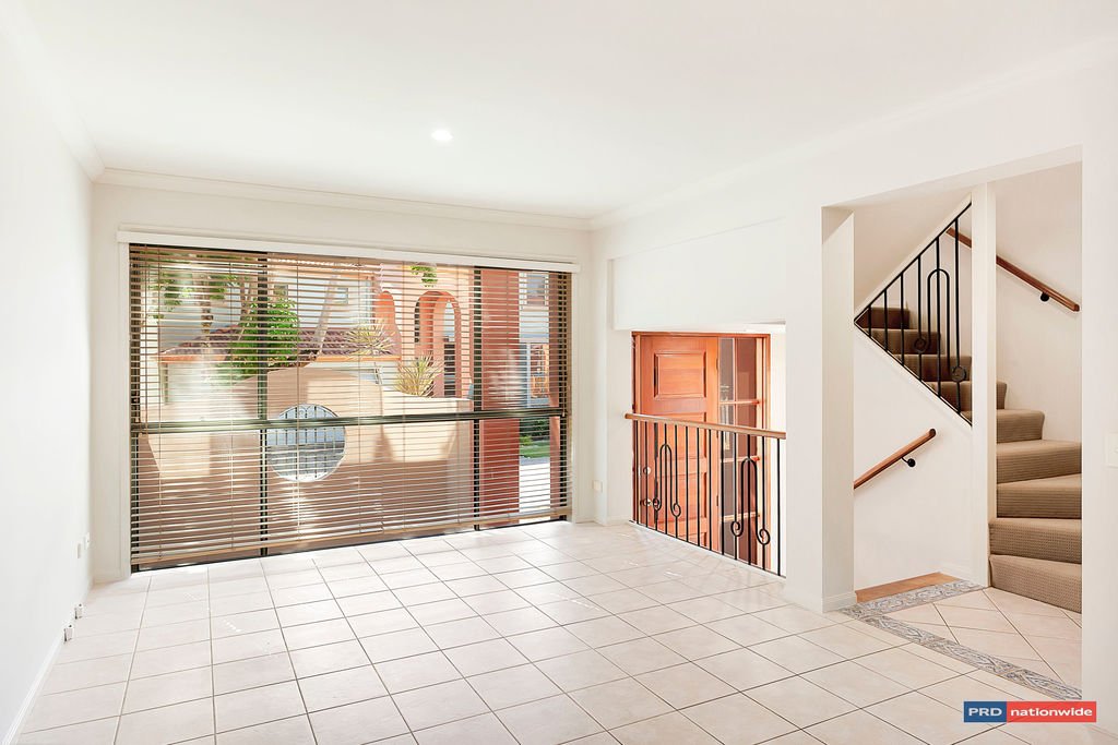 53/20 Fairway Drive CLEAR ISLAND WATERS 4