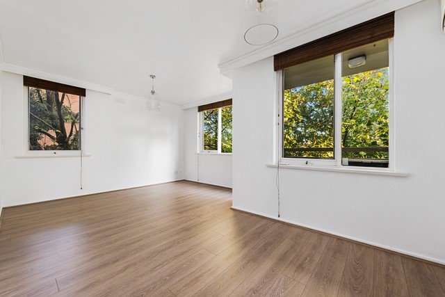 Gallery: 5/329 Dandenong Road
