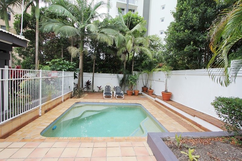 5/33 Cypress Avenue SURFERS PARADISE 3