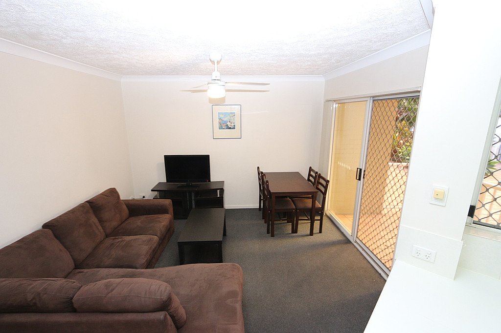 5/33 Cypress Avenue SURFERS PARADISE 2
