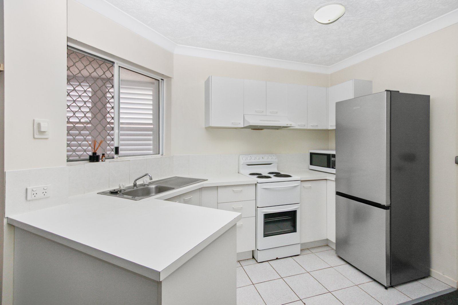 5/33 Cypress Avenue SURFERS PARADISE 5