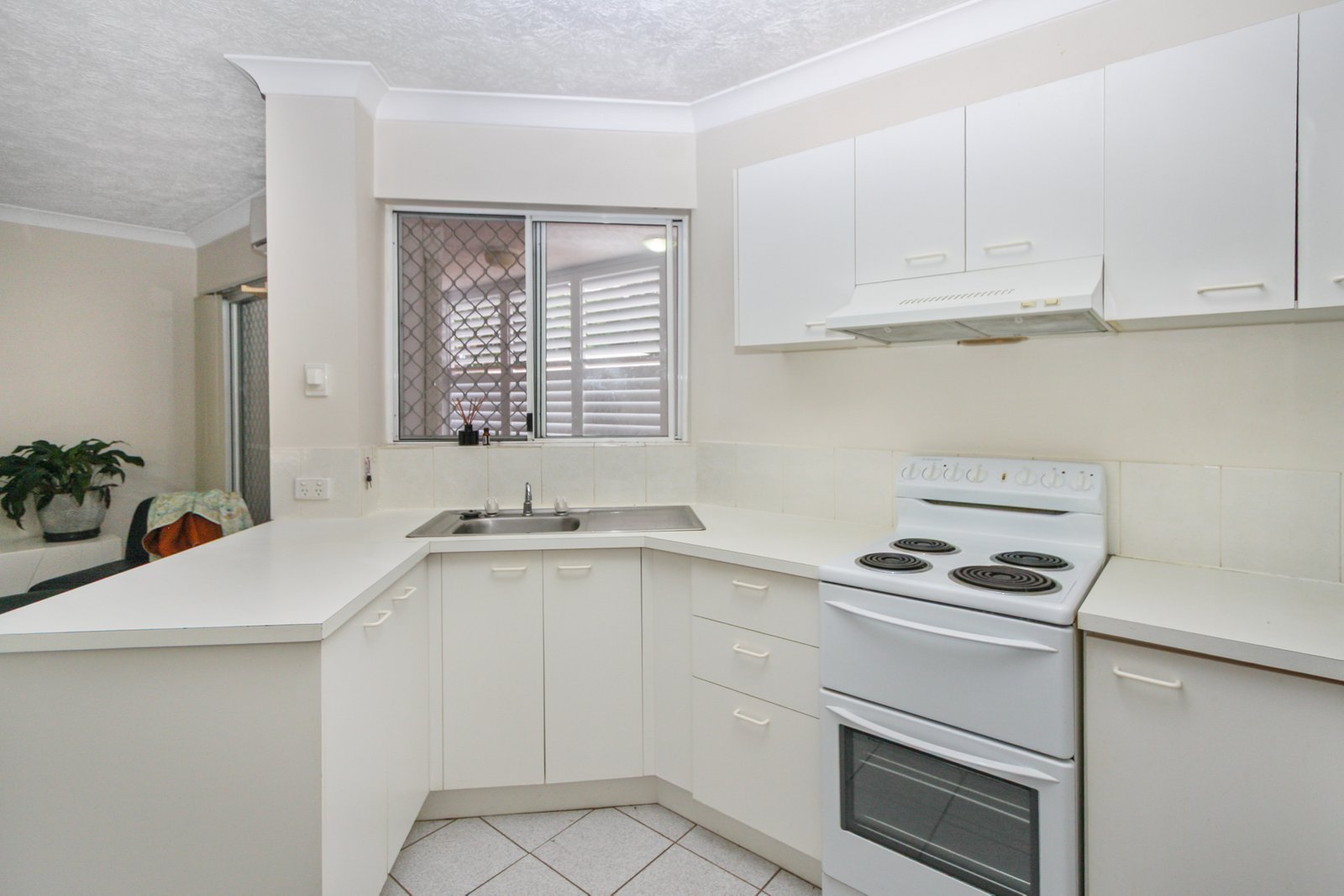5/33 Cypress Avenue SURFERS PARADISE 6