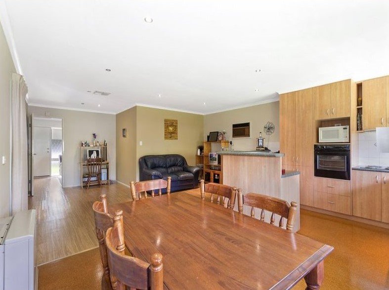 533 Regina Avenue NORTH ALBURY 4