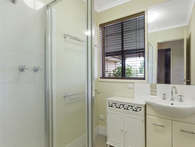 533 Regina Avenue NORTH ALBURY 10
