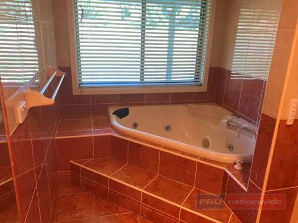 534 Blowering Road TUMUT 8