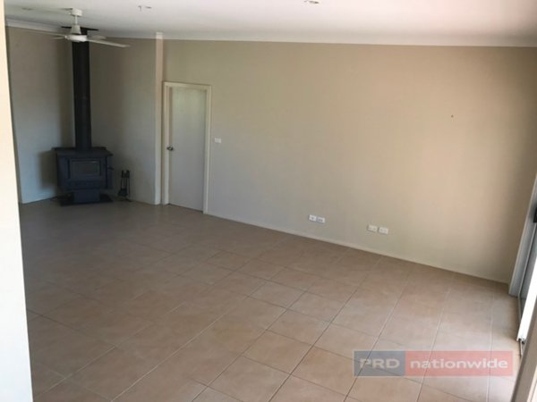 534 Blowering Road TUMUT 9