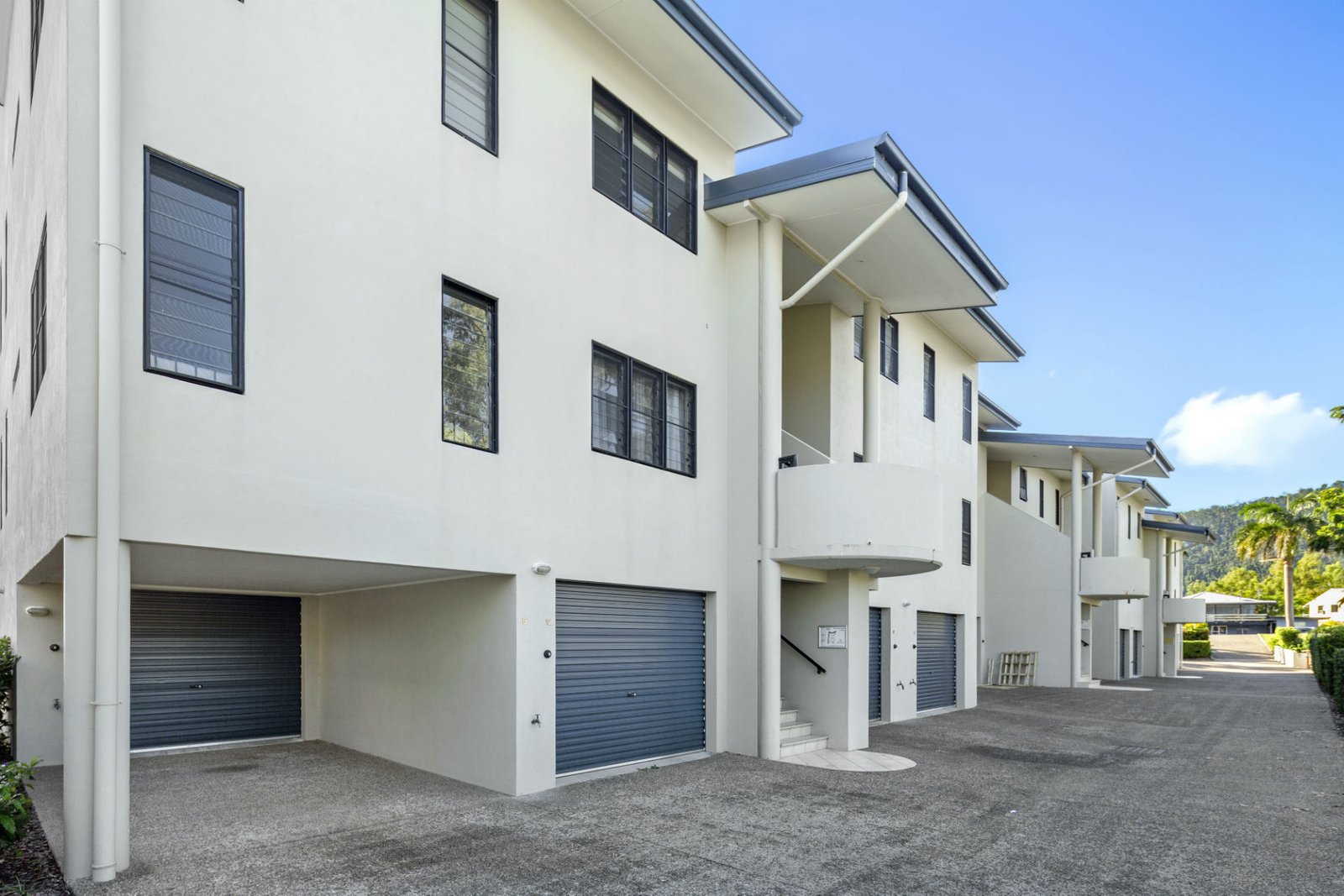 5/36 Coral Esplanade CANNONVALE 17