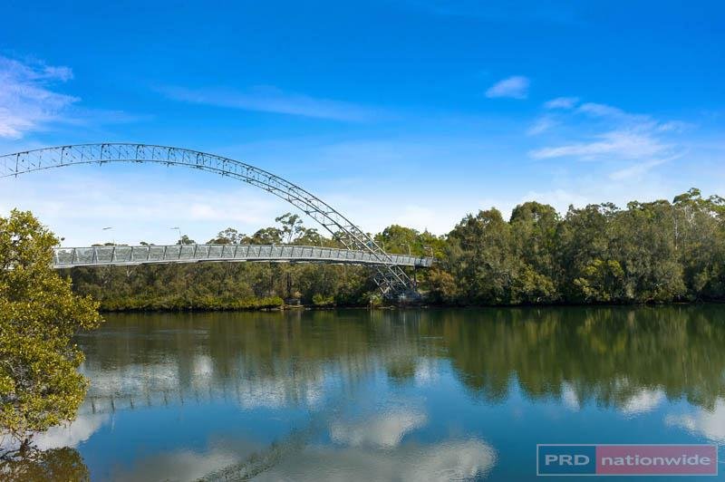 536 Henry Lawson Drive EAST HILLS 2