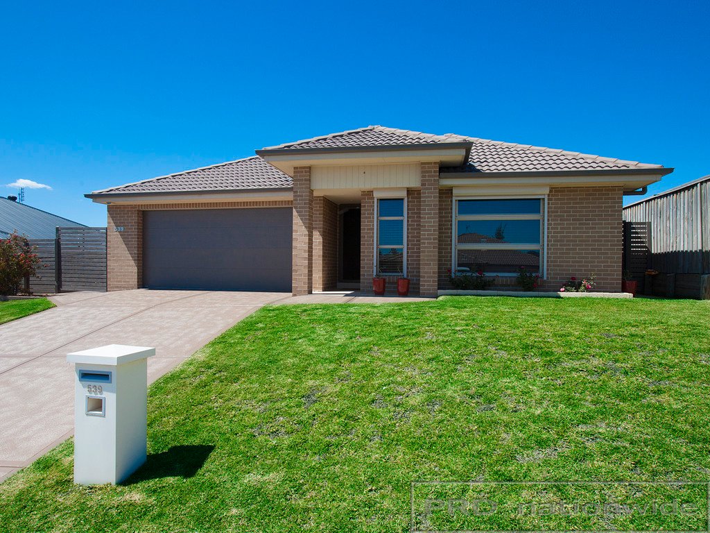 539 Oakhampton Road ABERGLASSLYN 1