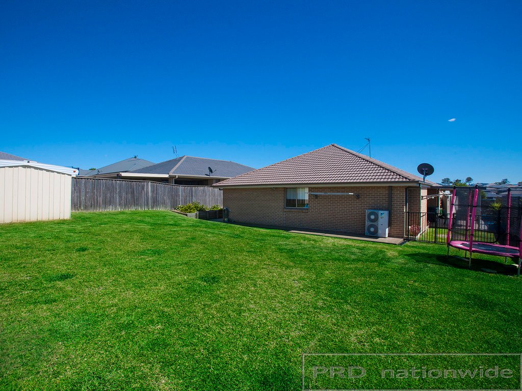 539 Oakhampton Road ABERGLASSLYN 16