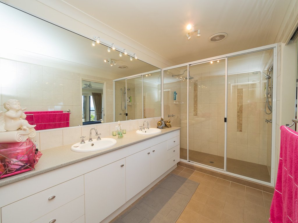 54-56 Longview Drive RIVER HEADS 21