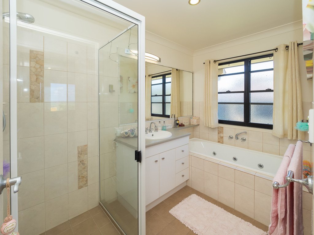 54-56 Longview Drive RIVER HEADS 25