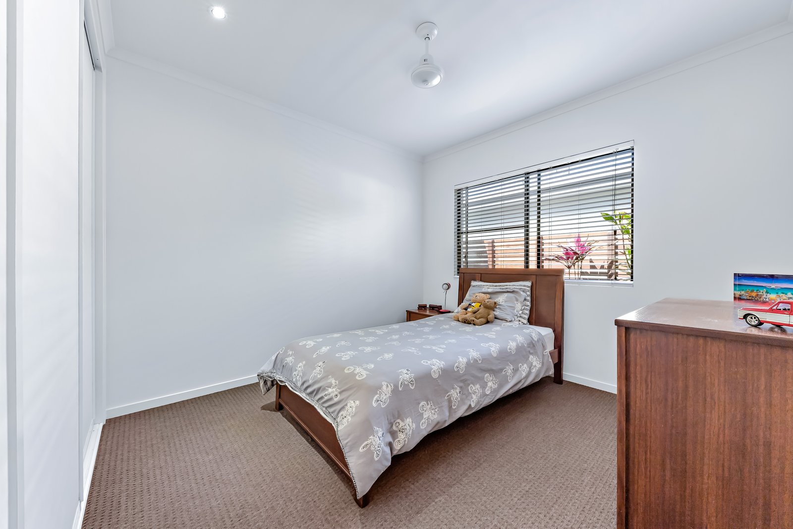 54 Abell Road CANNONVALE 10