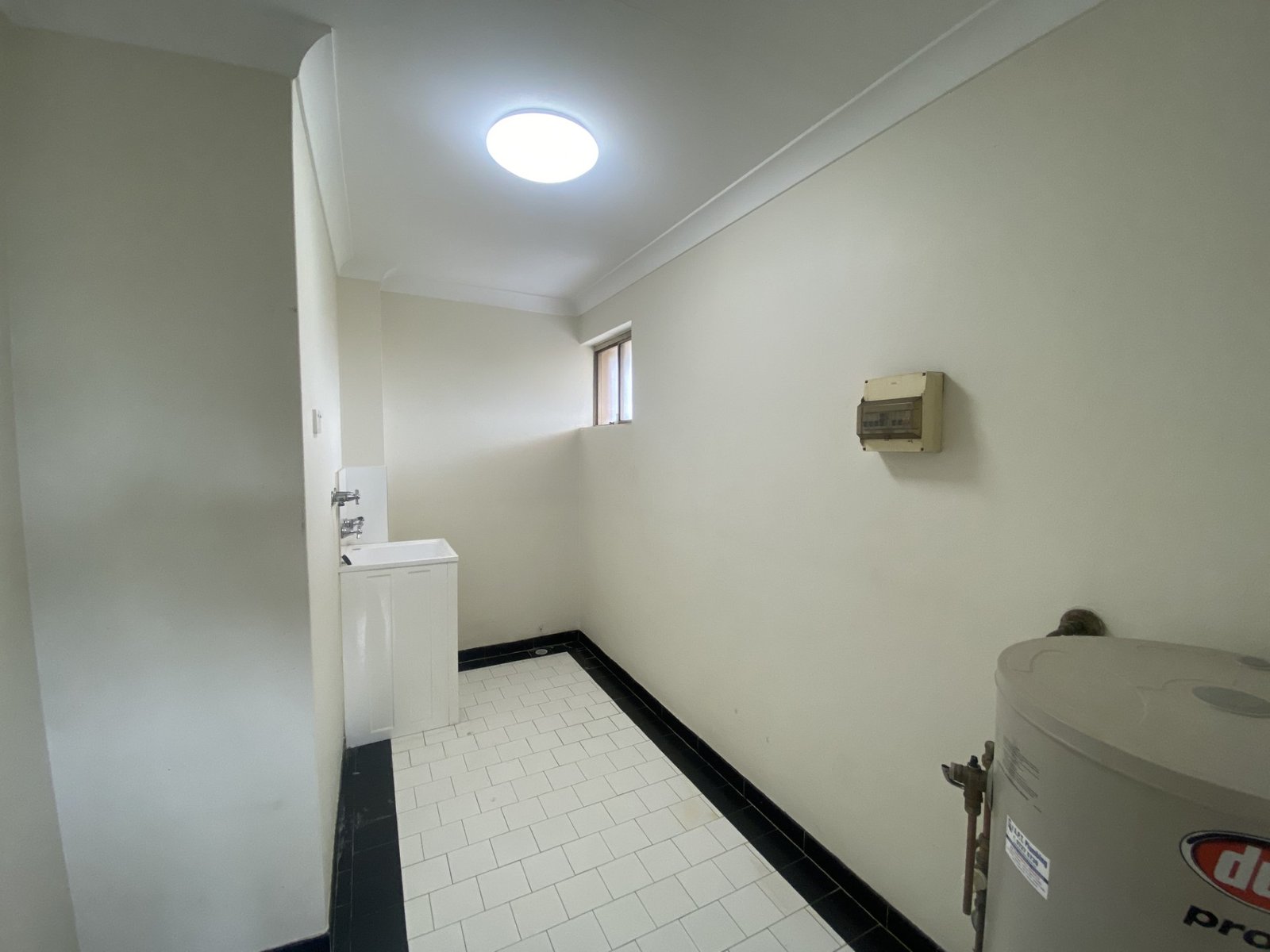 5/4 Bourke Street LIVERPOOL 5