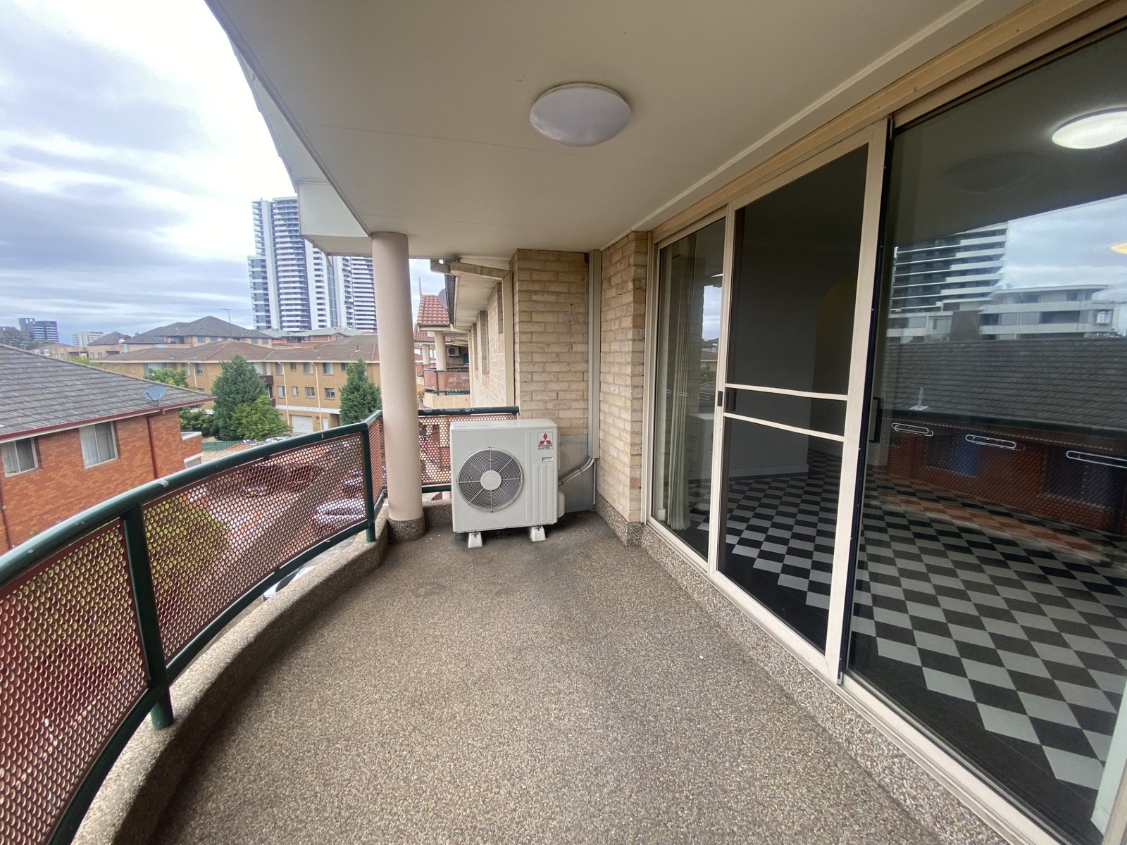 5/4 Bourke Street LIVERPOOL 6