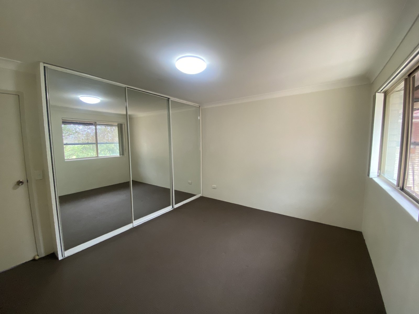 5/4 Bourke Street LIVERPOOL 11