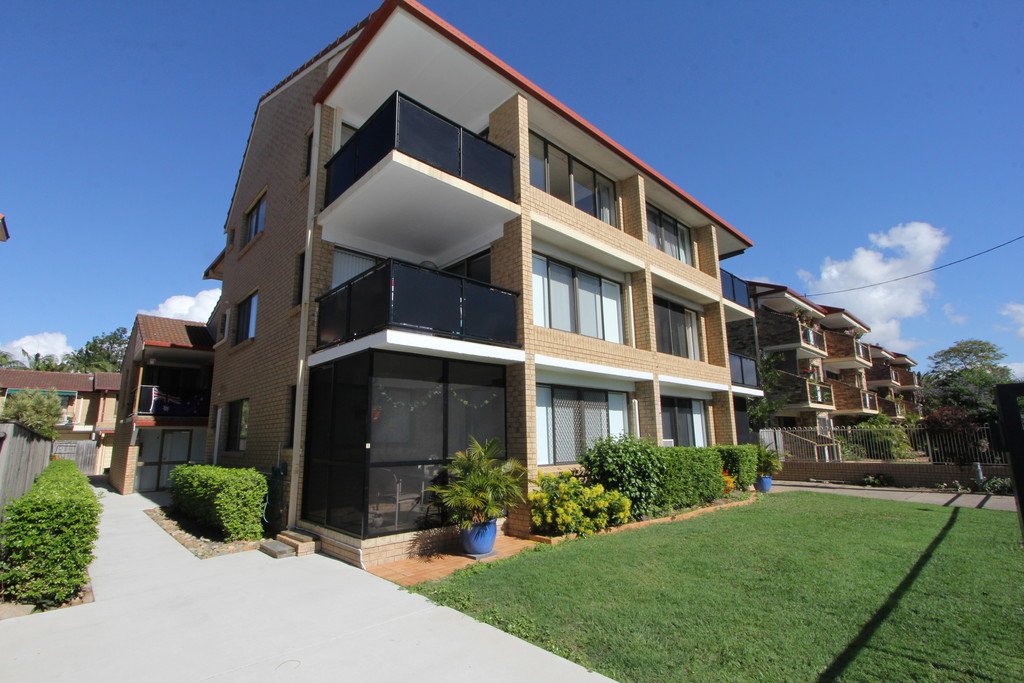 5/4 Broad Street LABRADOR 2
