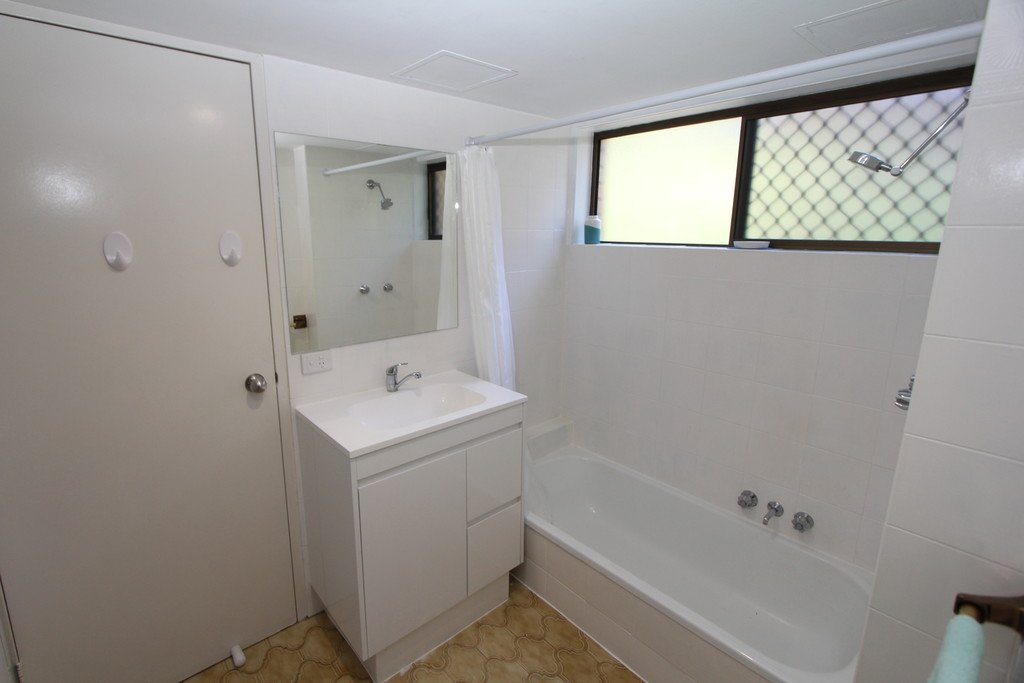 5/4 Broad Street LABRADOR 9