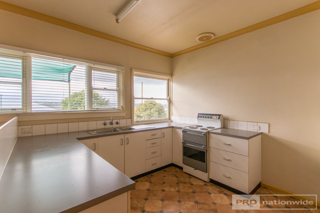 54 Carey Street TUMUT 5