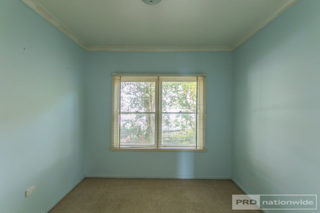 54 Carey Street TUMUT 8
