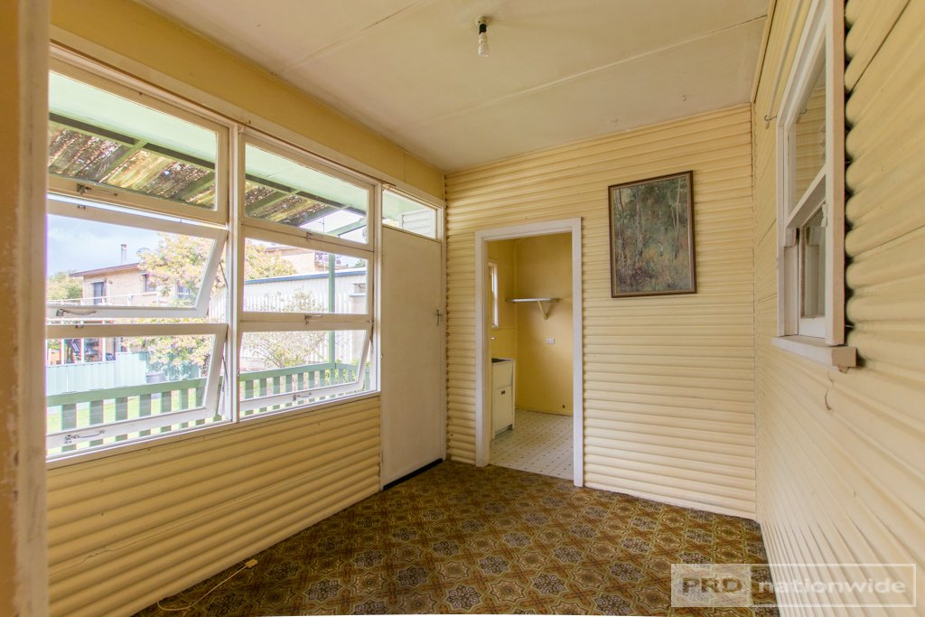 54 Carey Street TUMUT 11