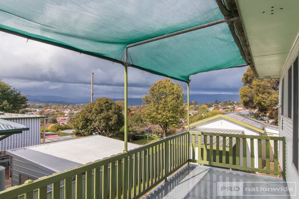 54 Carey Street TUMUT 14