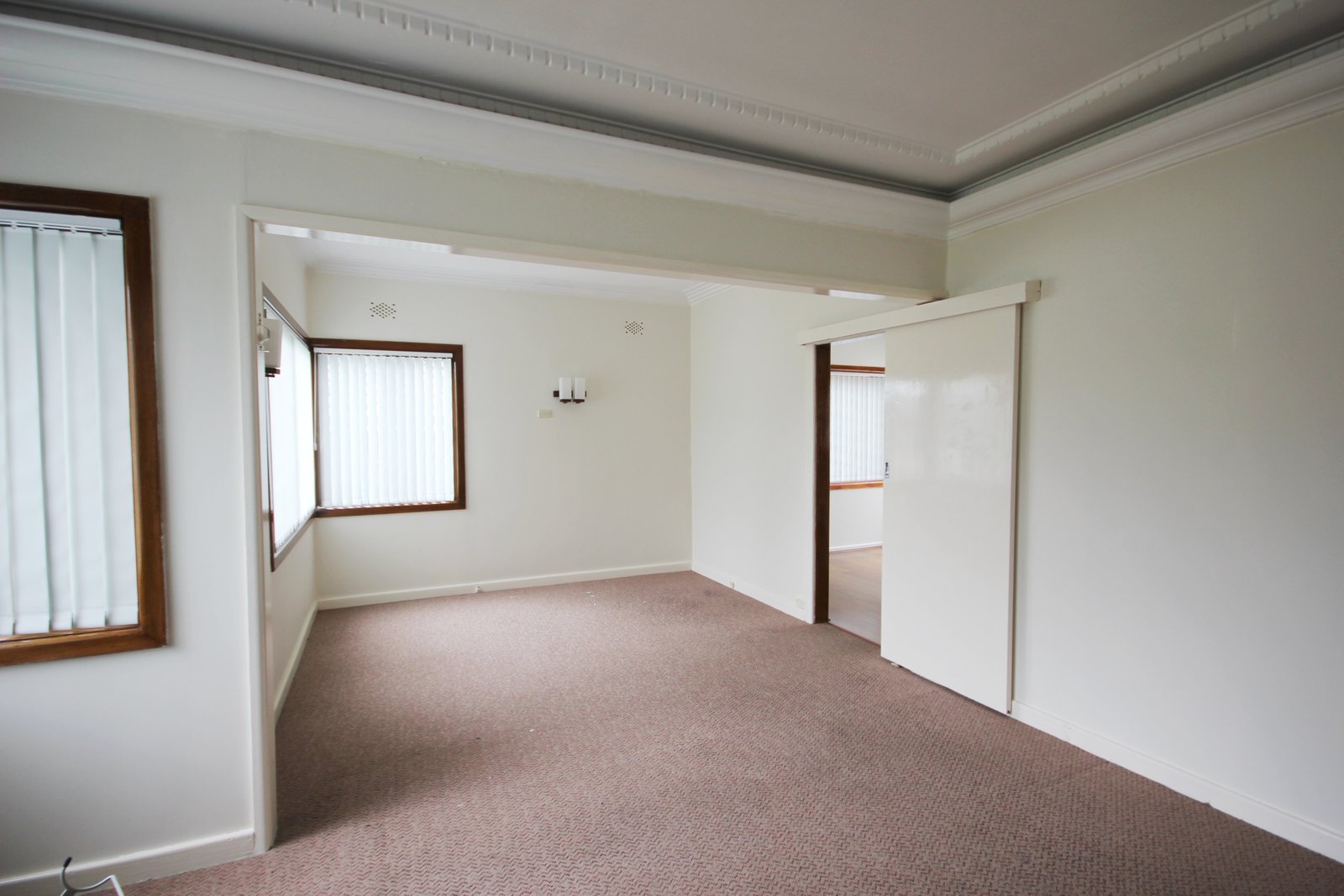 54 Castelneau Street CARINGBAH 3