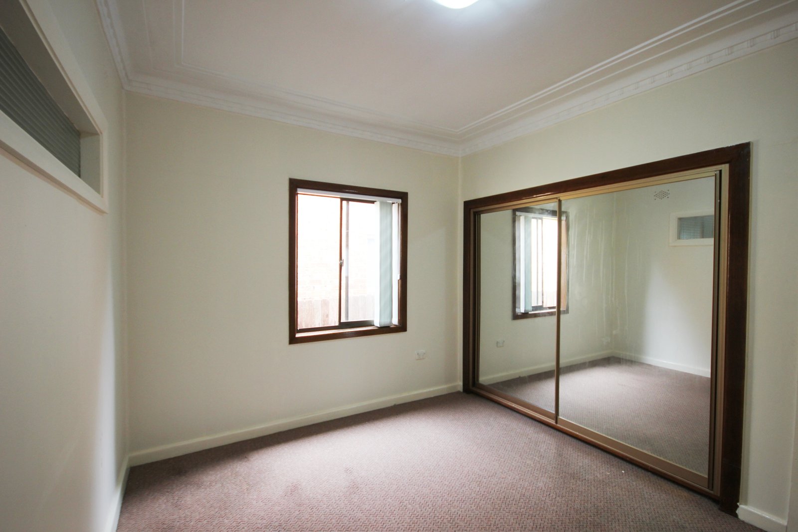 54 Castelneau Street CARINGBAH 4