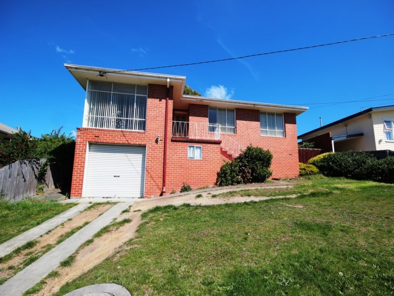 54 Centenary Crescent CLAREMONT 1
