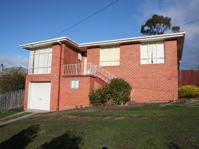 54 Centenary Crescent CLAREMONT 1